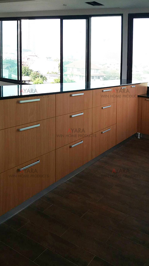 ชุดครัว Built-in ตู้ล่าง โครงซีเมนต์บอร์ด หน้าบาน Melamine สีบีช ลายไม้ 2