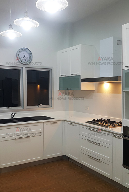 ชุดครัว Built-in ตู้ล่าง โครงซีเมนต์บอร์ด หน้าบาน พ่นสีขาวด้าน ยกขอบรอบ 5