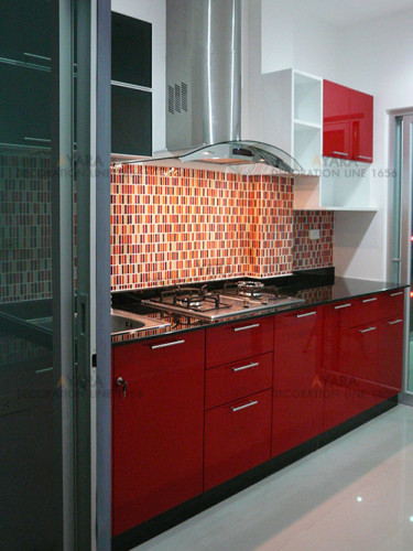 ชุดครัว Built-in ตู้ล่าง โครงซีเมนต์บอร์ด หน้าบาน Hi Gloss สีแดง