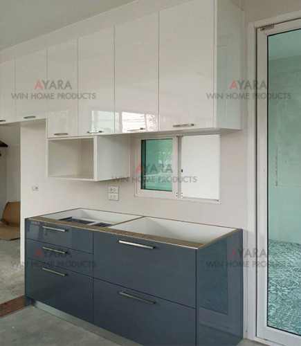 ชุดครัว Built-in ตู้ล่าง โครงซีเมนต์บอร์ด หน้าบาน พ่นสีขาวเงา + เทาเงา 2