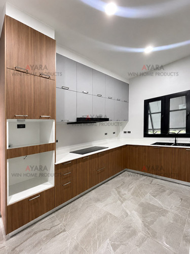 ชุดครัว Built-in โครงซีเมนต์บอร์ด หน้าบาน Laminate สี Oiled Legno + สีเทา Wintry