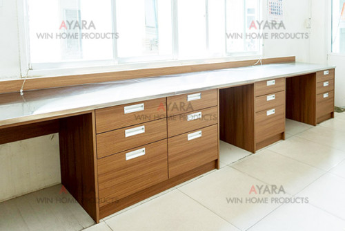 โต๊ะทำงาน Built-in โครงและหน้าบาน HMR กันชื้น เคลือบ Melamine สีลายไม้ 2