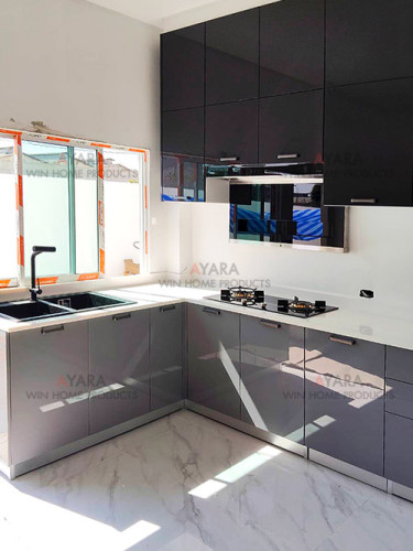 ชุดครัว Built-in โครงซีเมนต์บอร์ด หน้าบาน Hi Gloss สีเทา + ดำ