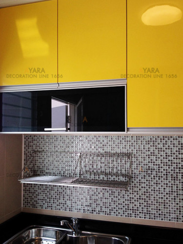 ชุดครัว Built-in ตู้ล่าง โครงซีเมนต์บอร์ด หน้าบาน Laminate สีเทา + เหลือง - ม.inizio 4