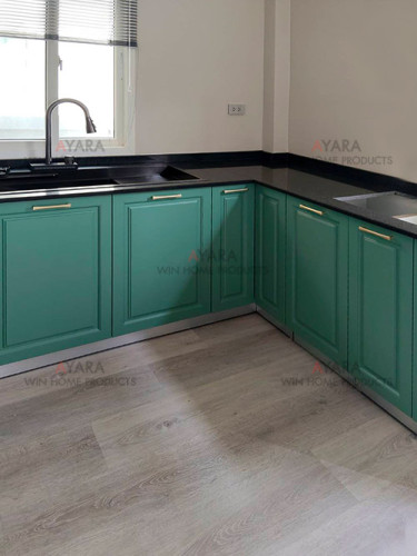 ชุดครัว Built-in ตู้ล่าง โครงซีเมนต์บอร์ด หน้าบาน HMR พ่นสีเขียวด้าน เซาะร่อง