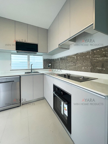ชุดครัว Built-in โครงซีเมนต์บอร์ด หน้าบาน Melamine สีเทาอ่อน - ม.พฤกษ์ลดา 2