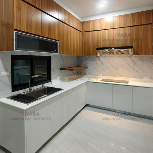 ชุดครัว Built-in โครงซีเมนต์บอร์ด หน้าบาน Melamine สีขาว + Lyon ลายไม้