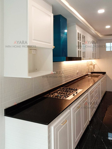 ชุดครัว Built-in โครงซีเมนต์บอร์ด หน้าบาน Wood Spray พ่นสีขาวด้าน เซาะร่อง - ม.Pleno 1
