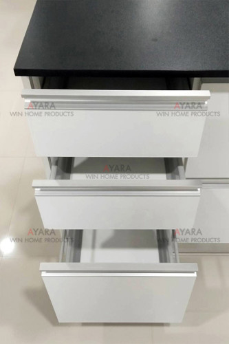 ชุดครัว Built-in ตู้ล่าง โครงซีเมนต์บอร์ด หน้าบาน Melamine สีขาวด้าน ผิวส้ม 2