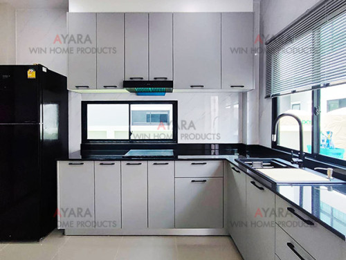 ชุดครัว Built-in โครงซีเมนต์บอร์ด หน้าบาน PVC สีเทา บานเรียบ 2