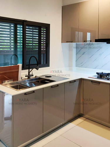 ชุดครัว Built-in โครงซีเมนต์บอร์ด หน้าบาน Hi Gloss สีน้ำตาลอ่อนเงา - ม.Bangkok Boulevard 1