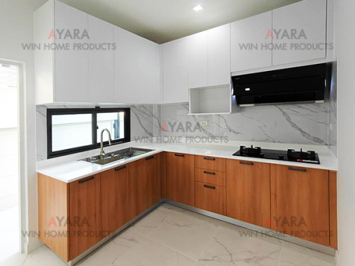 ชุดครัว Built-in โครงซีเมนต์บอร์ด หน้าบาน Laminate สีขาว + ลายไม้ - ม.Bangkok Boulevard