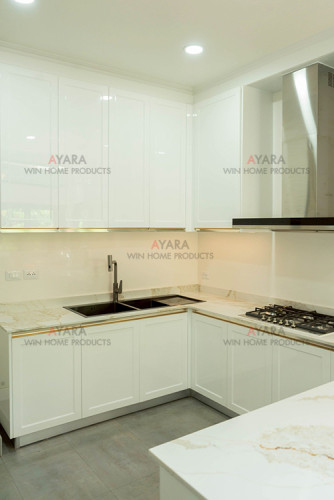 ชุดครัว Built-in โครงซีเมนต์บอร์ด หน้าบาน Hi Gloss สีขาวเงา