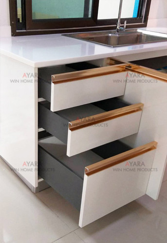 ชุดครัว Built-in ตู้ล่าง โครงซีเมนต์บอร์ด หน้าบาน Melamine สีขาวเงา - ม.พฤกษา ไพร์ม 4
