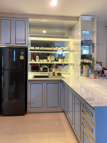 ชุดครัว Built-in โครงซีเมนต์บอร์ด หน้าบาน Hi Gloss สีฟ้าเงา ยกขอบทอง 1