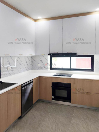 ชุดครัว Built-in โครงซีเมนต์บอร์ด หน้าบาน Laminate สีลายไม้ + ขาวด้าน 