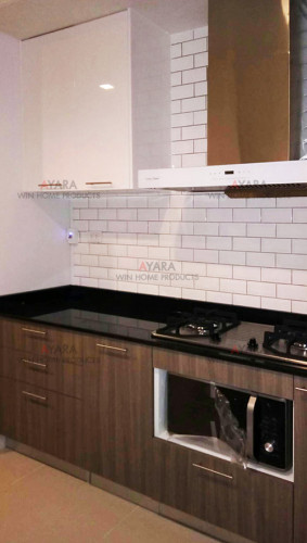 ชุดครัว Built-in ตู้ล่าง โครงซีเมนต์บอร์ด หน้าบาน Laminate สี Bleached Legno + Acrylic สีขาวนวล 3