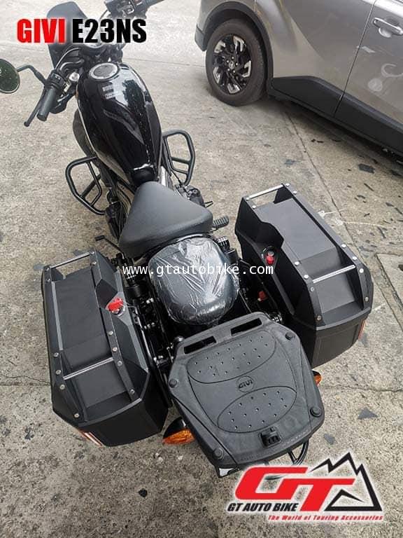 GIVI E23 Side Cases with Signal Light 2