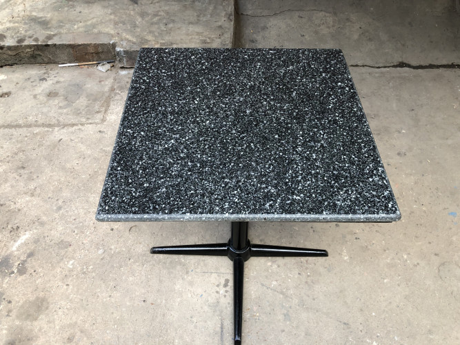 โต๊ะขาเดี่ยวหน้าหินแกรนิตขัดเงา La Grâce   w60:d60:h75 ซม. 4