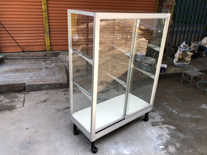 ตู้กระจกแสดงสินค้า 3 ชั้น (กระจก 2 แผ่น) ชั้นปรับ ก92:ล41.5:ส132 ซม. 2