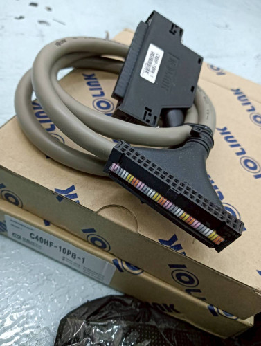 I/O LINK PLUG CONNECTOR (MODULE-TERMINAL) MODEL: C40HF-10PB-1 CABLE 1M ...