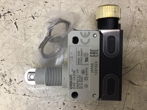 Brand New in Box Omron D4E-1A20N Limit Switch