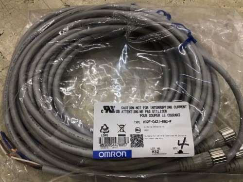 OMRON XS2F-D421-E80-F ราคา 880 บาท