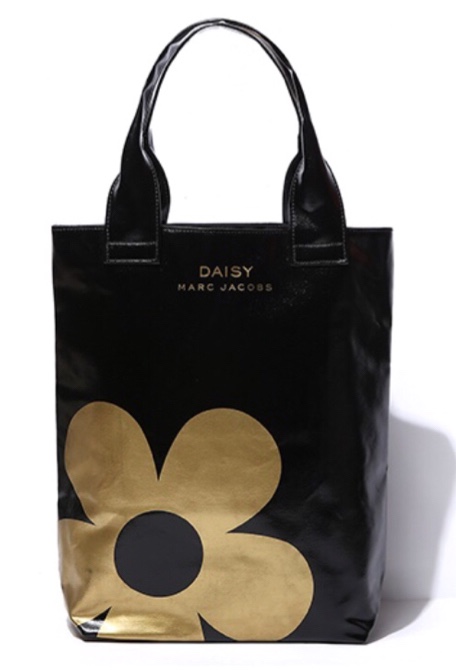 Marc jacobs Golden Daisy Printed Tote Bag กระเป๋าpvcสีดำสกรีนลายดอกเดซี่สีทอง