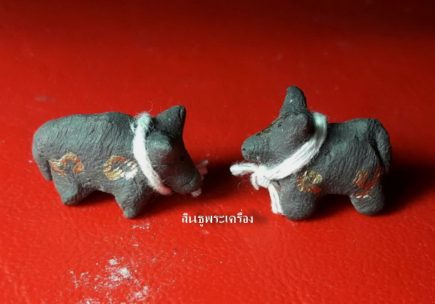 วัวธนู เนื้อผงผสมดินอาถรรพณ์ปั้นมือ ครูบาแก้ว วัดร่องดู่ พะเยา ปี2546 แรงกันคุณไสยไล่ขวิดผีกระจาย