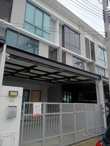 ทาวน์โฮม 3 ชั้น ม.พาทิโอ พหลโยธิน-วิภาวดี ซ.พหลโยธิน92 ถ.ประชาธิปัตย์ ธัญบุรี ปทุมธานี (TH1957)