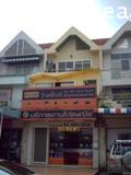 อาคารพาณิชย์ 3 ชั้น เคหะร่มเกล้า ตลาด24  เนื้อที่ 28 ตร.วา สภาพพร้อมดำเนินกิจการ