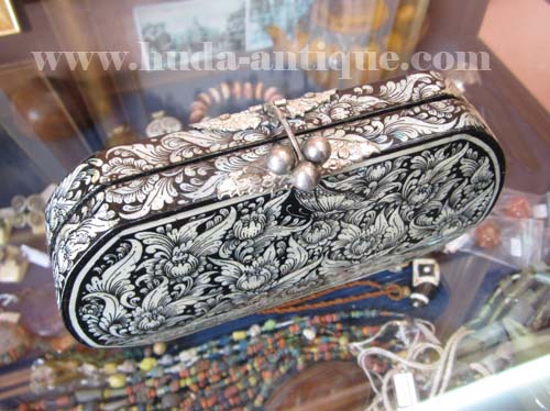 กระเป๋าถือฝังมุก เก่าเก็บ