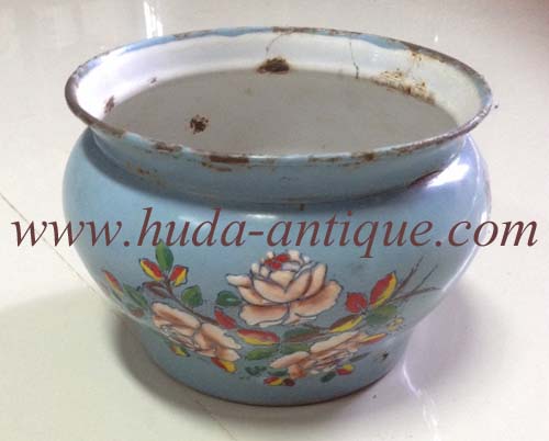 กระโถนเคลือบอีนาเมลดอกนูน