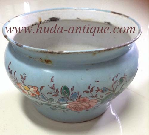 กระโถนเคลือบอีนาเมลดอกนูน