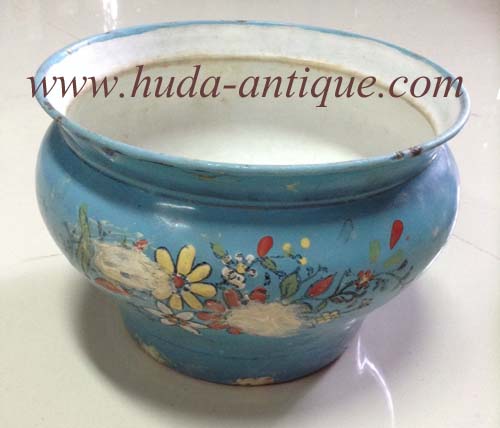 กระโถนเคลือบอีนาเมลดอกนูน