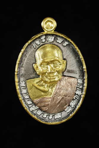เหรียญ เจริญพร บน เนื้อแบล็คโรเดียม ลงยาสามกษัตริย์ (๑๓๒)