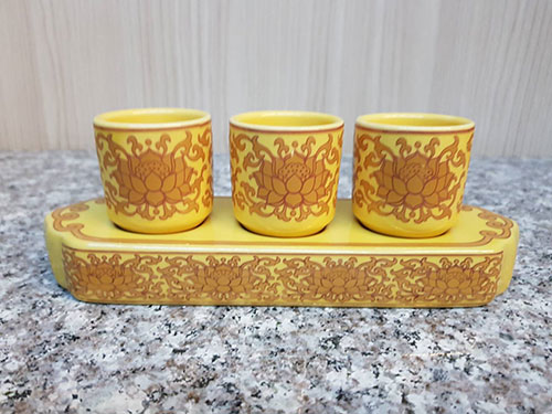 ชุดน้ำชา 3 ใบ ลายดอกบัวทองเหลือง(1400207)