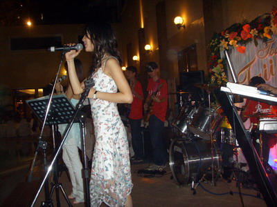 งานแต่งคนญี่ปุ่นกับคนไทยที่รร หรูแถวสยามแสคร์ เราเล่นริมสระน้ำครับ 1