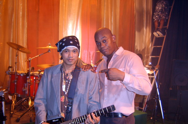 JO MUSIC ถ่ายหนังHolly wood เราเล่น BACKUP ให้กับนางเอก ดาราดังต่างประเทศหลายท่าน 3