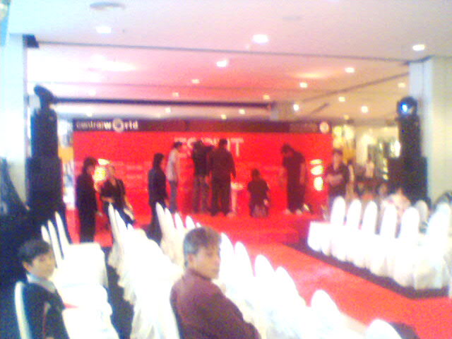 งานเดินแฟชั่นโชว์ ที่ ห้าง CENTRALWORLD ESPRIT 1