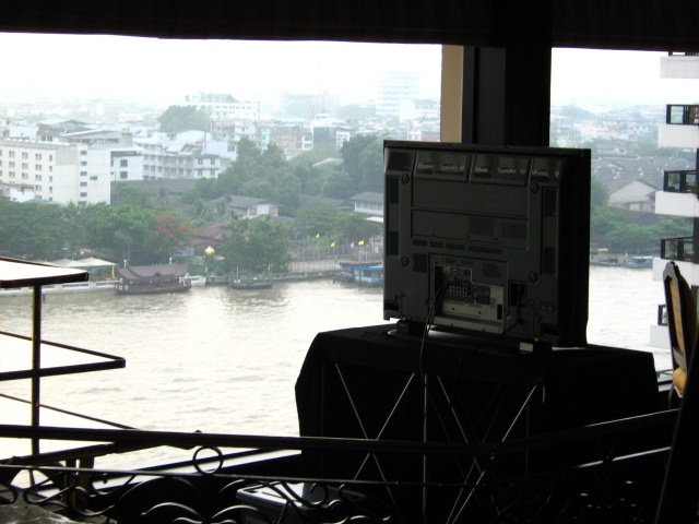 เช่าPLASMA โรงแรมโอเรียลเต็ล ห้องนอมันดี 3 จอ 2