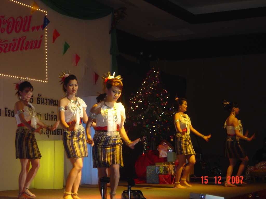 LIVE BAND แสงสีเสียง บ.เงินทุนหลักทรัพย์ Syrus -  IYARA PARK RESORT อุทัยธานี 11