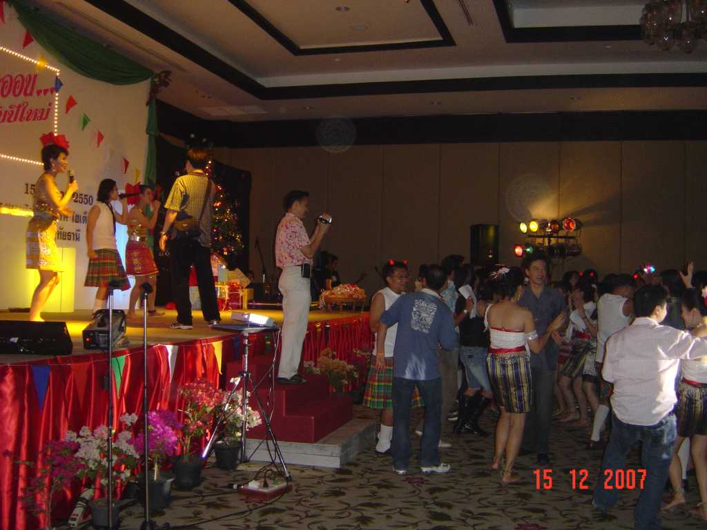 LIVE BAND แสงสีเสียง บ.เงินทุนหลักทรัพย์ Syrus -  IYARA PARK RESORT อุทัยธานี 16