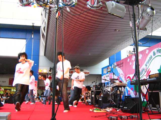 งาน J Trend ส่งท้ายปีใหม่ MINI CONCERT จากเกาหลี หน้า MBK