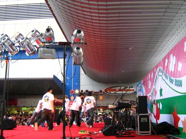 งาน J Trend ส่งท้ายปีใหม่ MINI CONCERT จากเกาหลี หน้า MBK 6