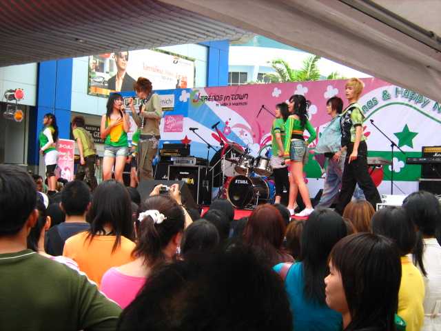 งาน J Trend ส่งท้ายปีใหม่ MINI CONCERT จากเกาหลี หน้า MBK 10