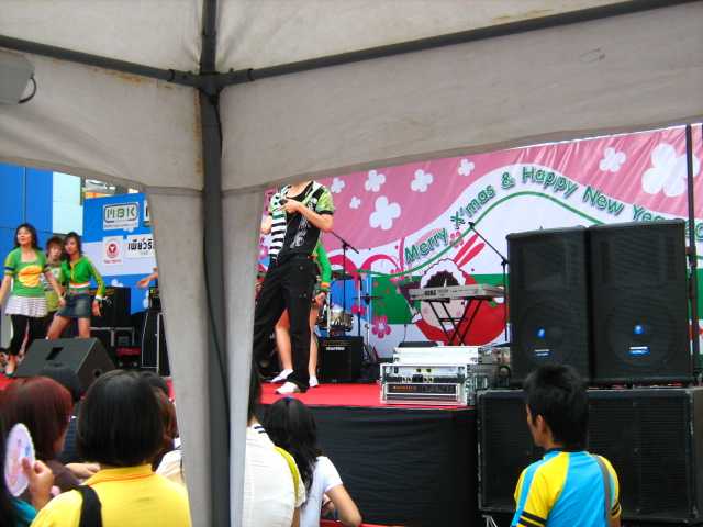 งาน J Trend ส่งท้ายปีใหม่ MINI CONCERT จากเกาหลี หน้า MBK 12