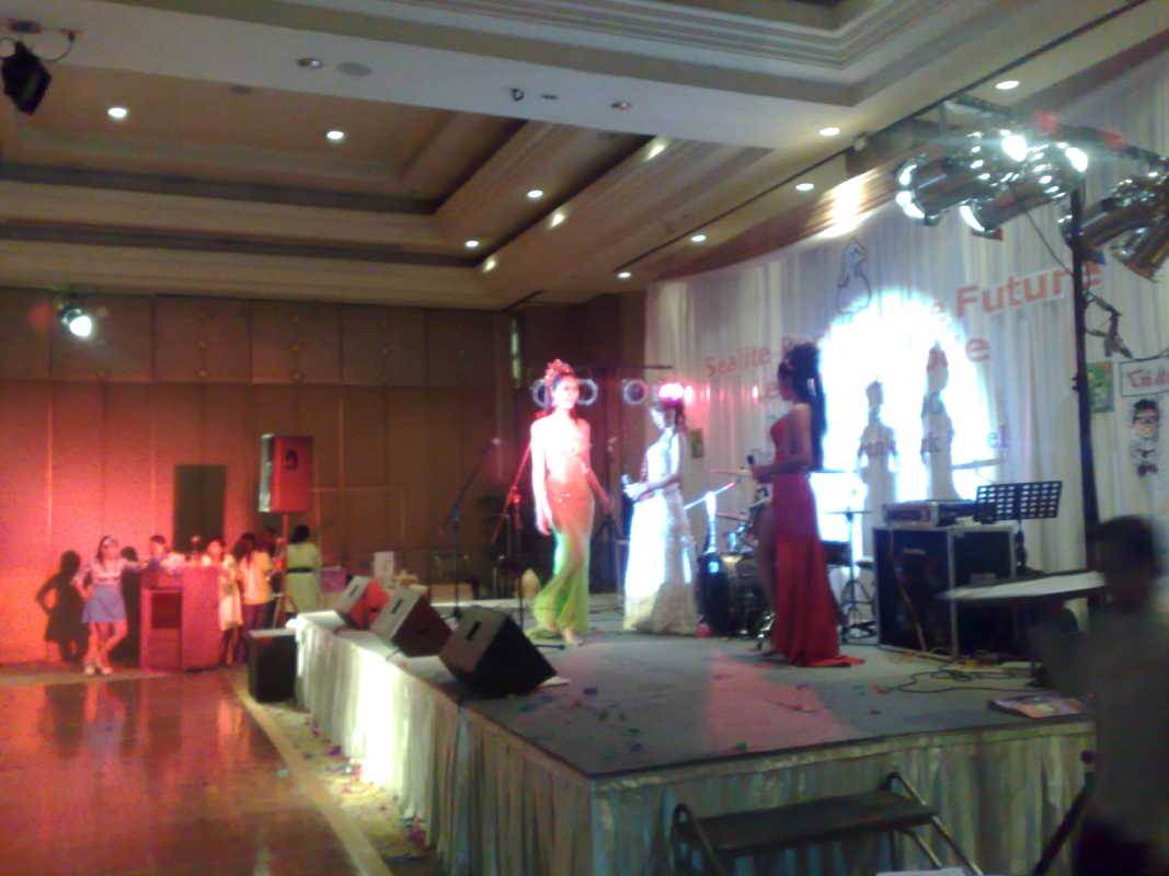 LIVE BAND แสงสีเสียง รร IMPERIAL QUEN PARK SUKHUMVIT 22 12