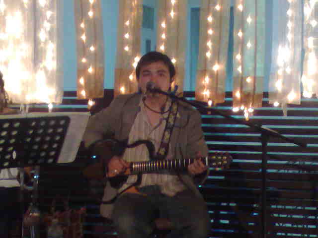 งานขึ้นบ้านใหม่ของท่านรองผู้ว่าพร้อมกันสี่หลัง กับวง Trio ACOUSTIC 7