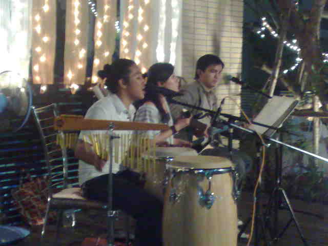 งานขึ้นบ้านใหม่ของท่านรองผู้ว่าพร้อมกันสี่หลัง กับวง Trio ACOUSTIC 10